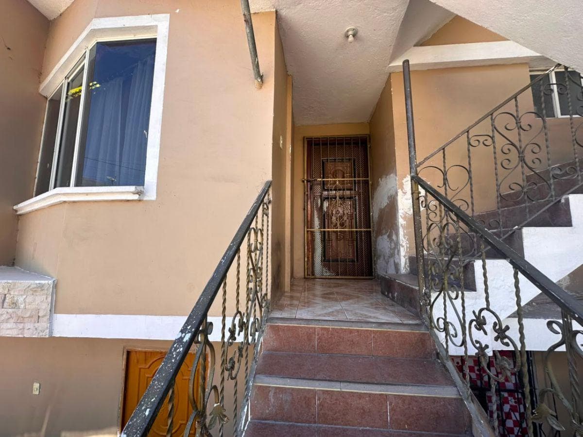 Casa Rentera de 3 Pisos + Terreno de 200 M²cayambe — imagen 3