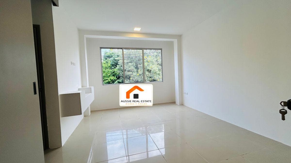 Vendo Casa Remodelada, de Estreno, en Urb. Cataluña, 3 Dorm, 160 m², Guayas — imagen 2