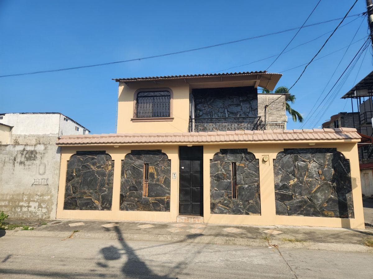 Vendo Guayacanes Dos Plantas Amplio Garaje Acepto Biess, Guayas — imagen 1