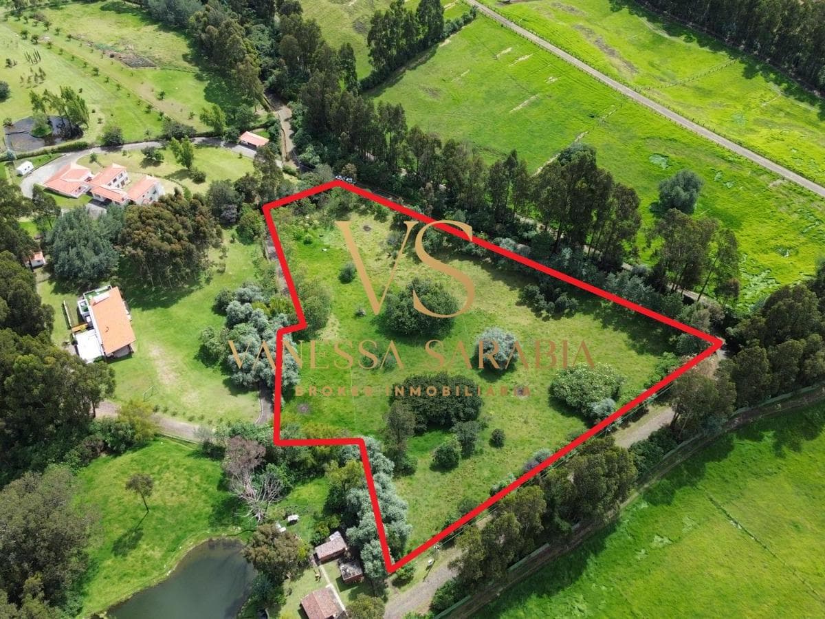 Vendo Terreno Valle de Los Chillos en Urbanización Exclusiva — imagen 1
