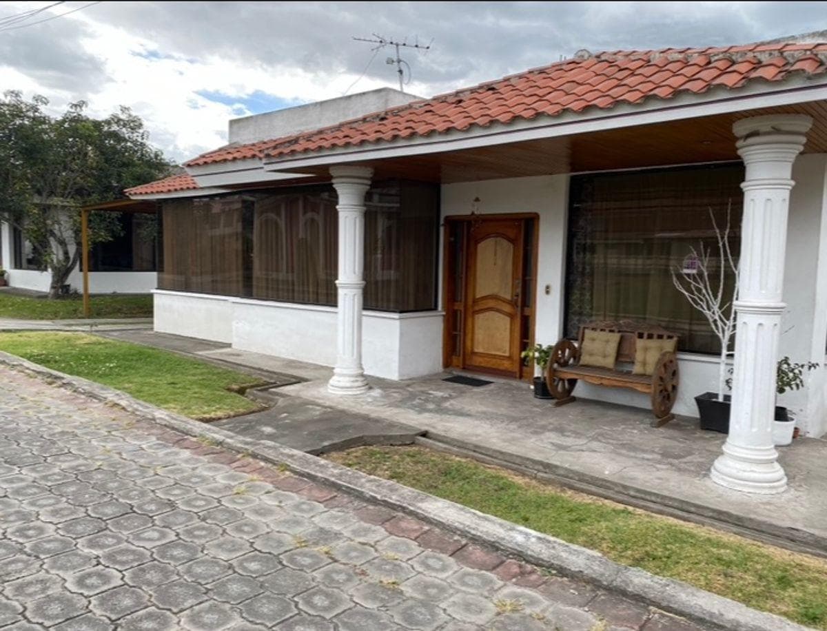 Casa de Venta 4 Dorm. Sector El Portal Shoping — imagen 1