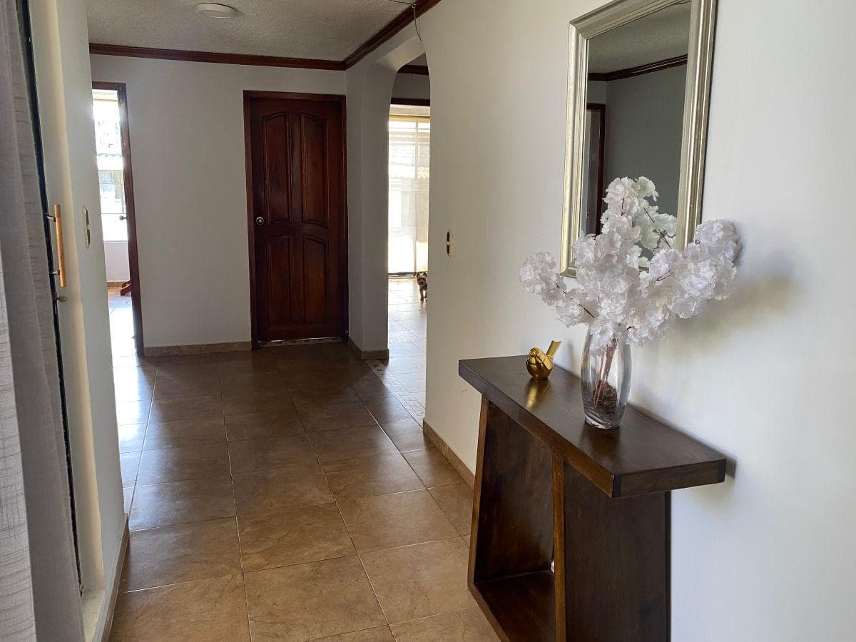 Casa de Venta 4 Dorm. Sector El Portal Shoping — imagen 4