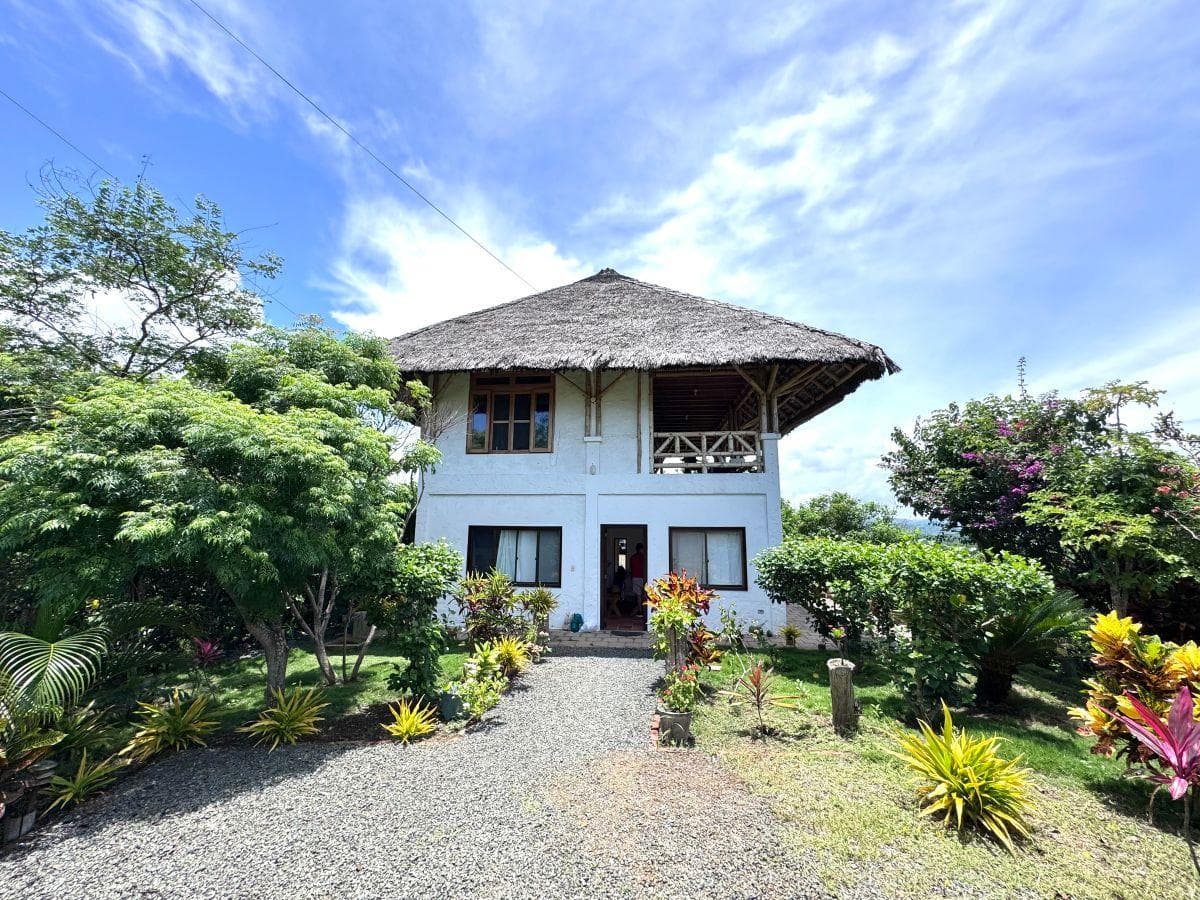 Venta Casa Canoa 130 m Mas Terreno 4.600 m Preciosa Vista $150.000, Manabí — imagen 1