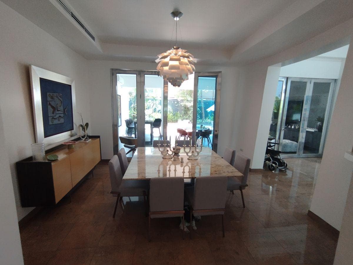 Casa de 4 Dorm. en Samborondon, Guayas — imagen 1