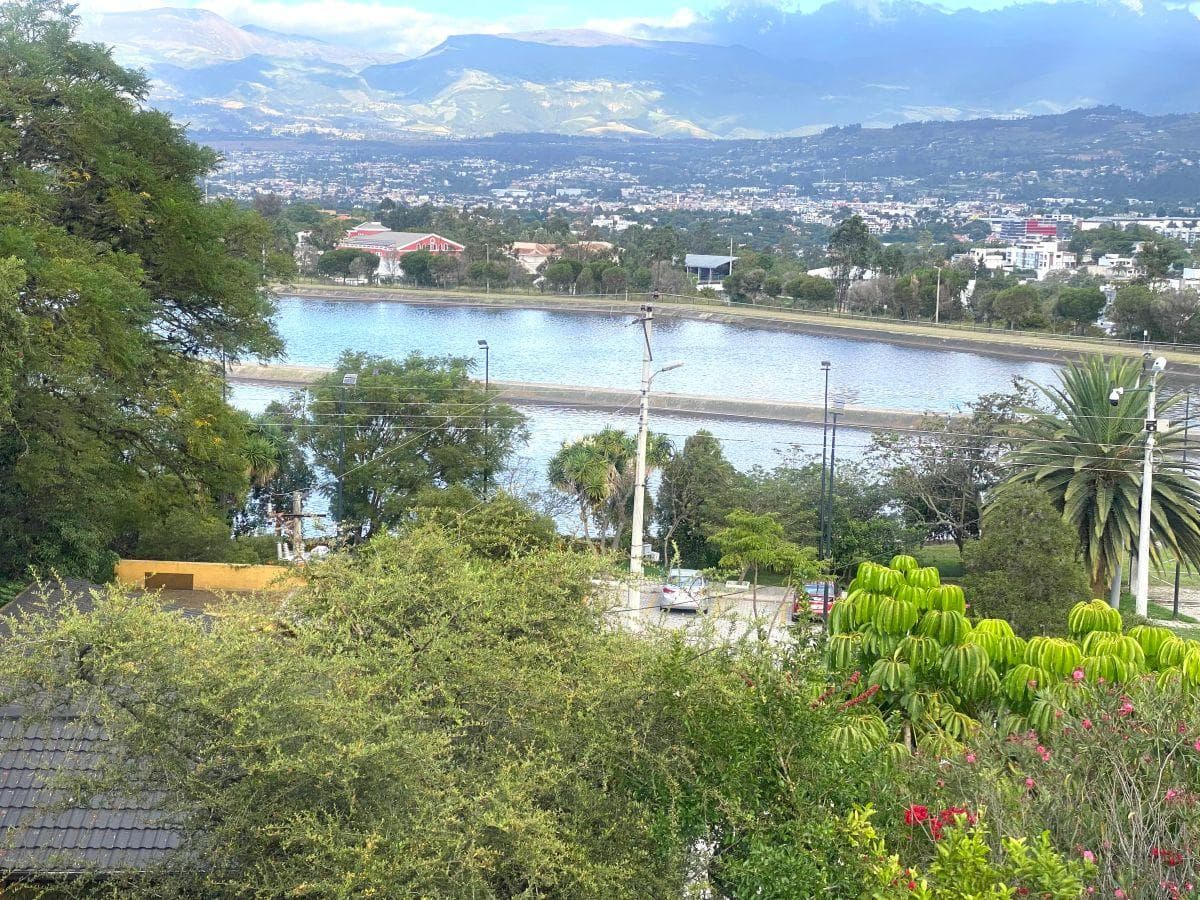 Vendo Fabulosa Casa 350 m², Vistas, Terreno y Jardines 1.500 m² Cumbayá — imagen 1