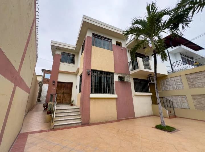 Venta de Casa Unifamiliar en Manta, Manabí — imagen 1