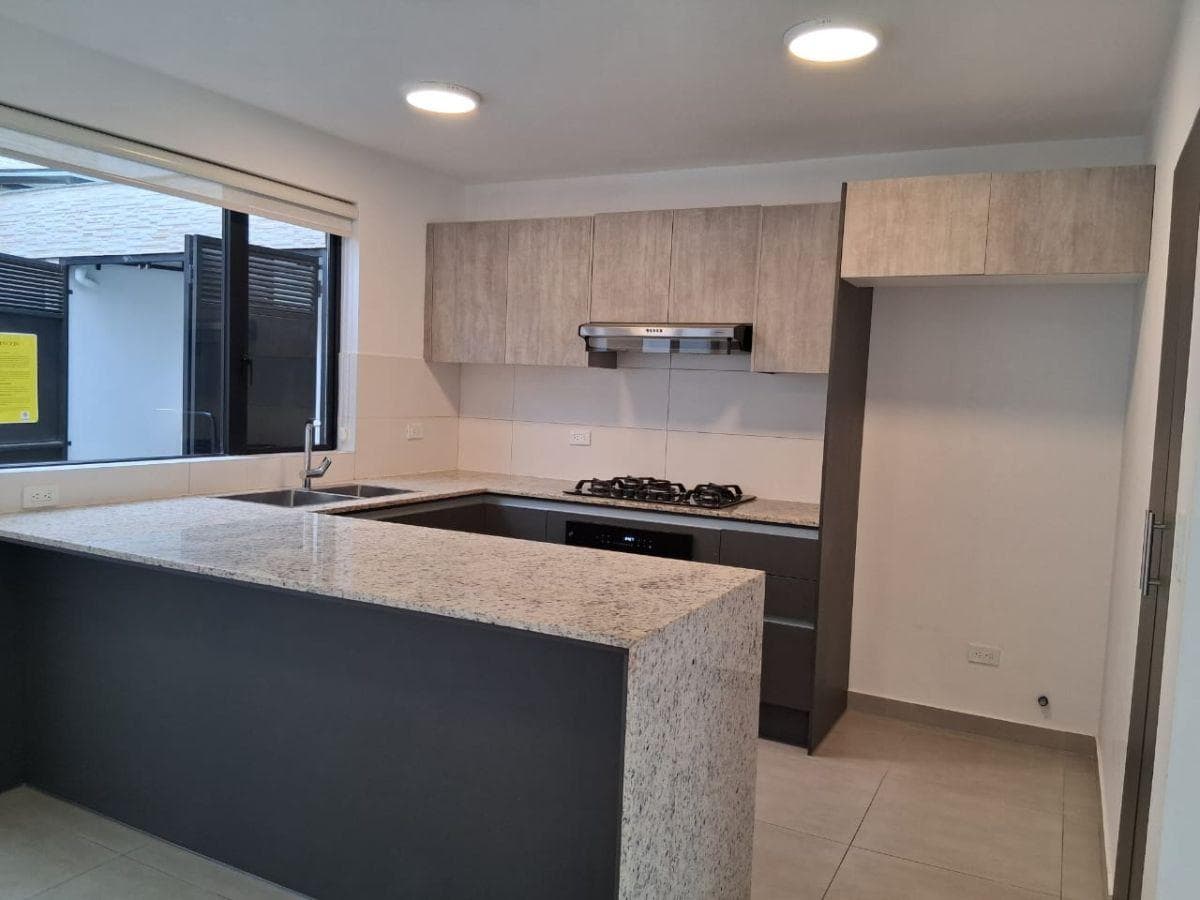 Vendo Hermosa Casa - Entrada a Puembo - Vista — imagen 4