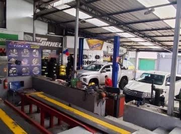 La Magdalena - Centro Automotriz Integral en Quito venta de Oportunidad Unica — imagen 4