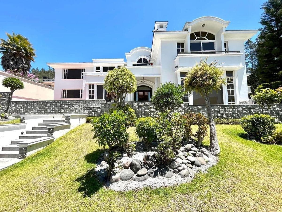 Cumbayá – Urb. Vista Grande | Vendo Propiedad de 1.018 m² de Construcción en 1.355 m² de Terreno — imagen 1