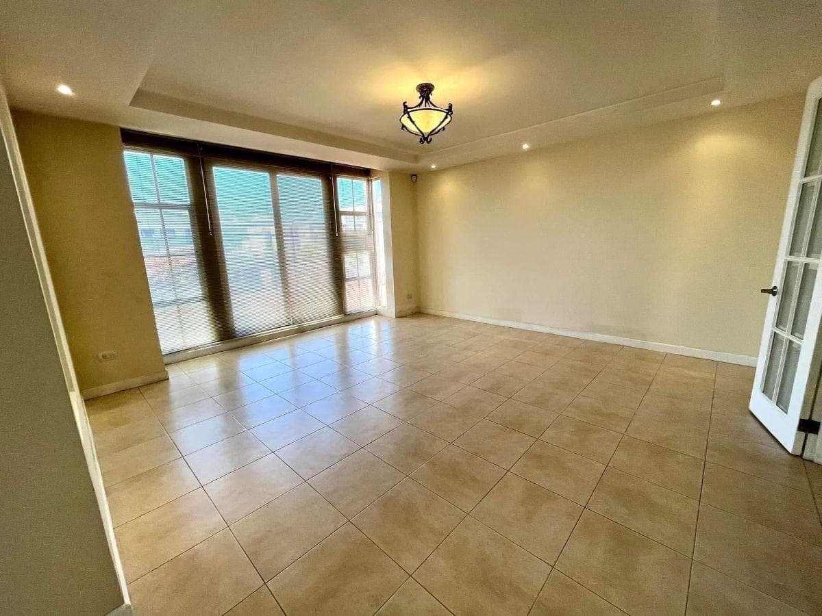 Cumbayá – Urb. Vista Grande | Vendo Propiedad de 1.018 m² de Construcción en 1.355 m² de Terreno — imagen 7