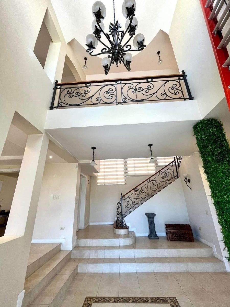 Cumbayá – Urb. Vista Grande | Vendo Propiedad de 1.018 m² de Construcción en 1.355 m² de Terreno — imagen 6