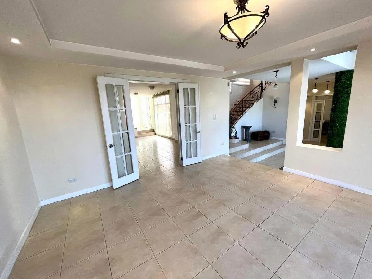 Cumbayá – Urb. Vista Grande | Vendo Propiedad de 1.018 m² de Construcción en 1.355 m² de Terreno — imagen 2