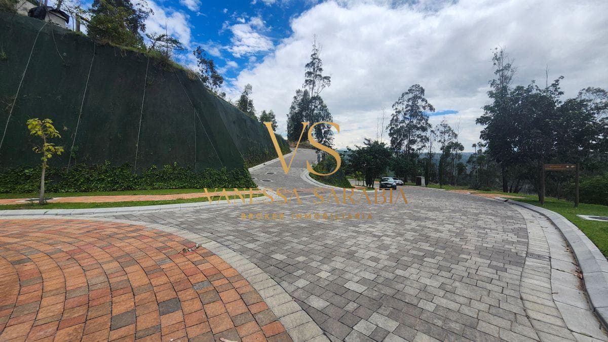 Terreno de 1137 m² en Venta en Urbanización Privada en Cumbayá — imagen 4
