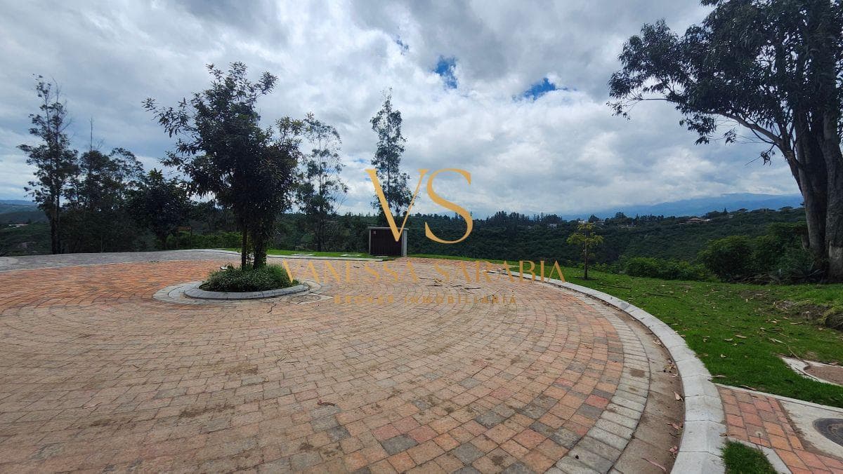 Terreno de 1137 m² en Venta en Urbanización Privada en Cumbayá — imagen 2
