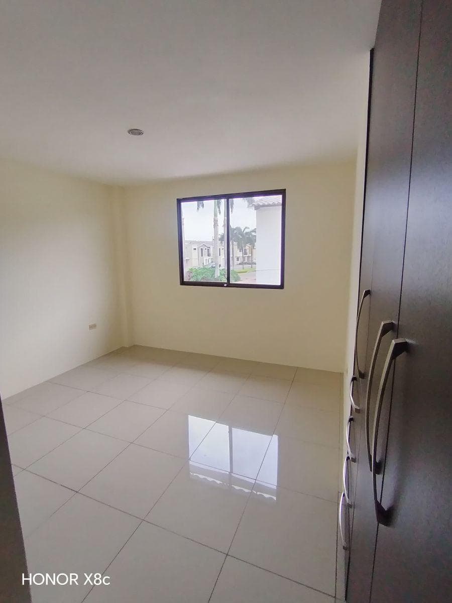 Casa Esquinera de Dos Planta Sector La Aurora /daule. Guayas — imagen 6