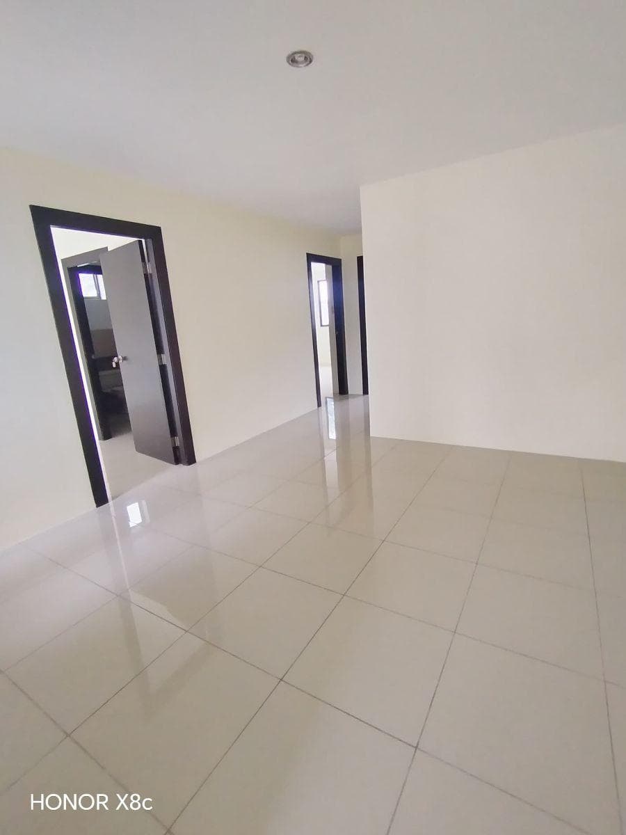 Casa Esquinera de Dos Planta Sector La Aurora /daule. Guayas — imagen 5