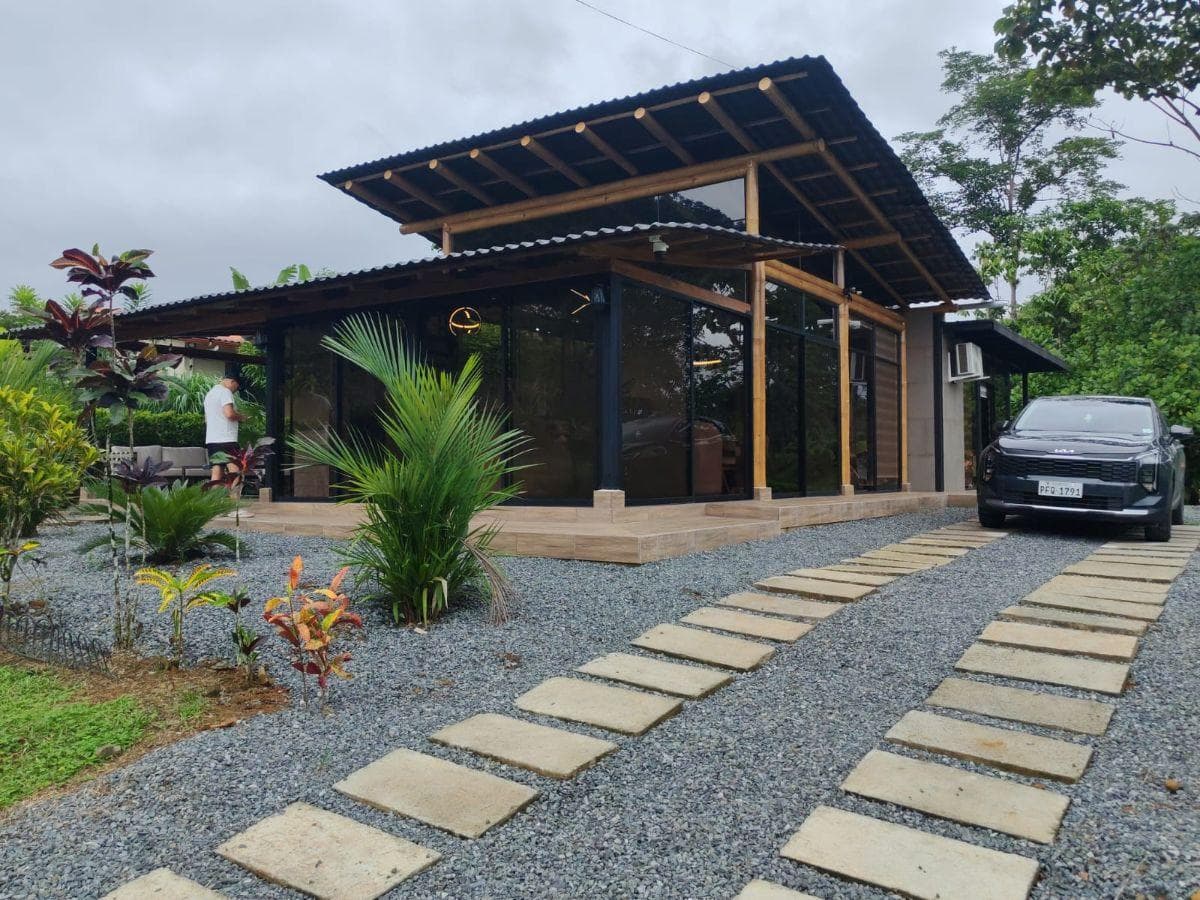Casa Rentera a Estrenar en Puerto Quito (Airbnb) — imagen 1