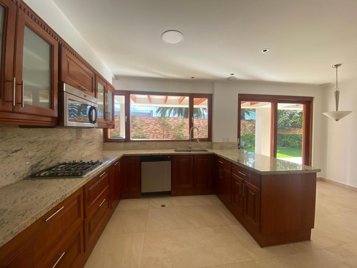Hermosa Casa en Conjunto - Cumbaya (Sector Colegio Menor) — imagen 4