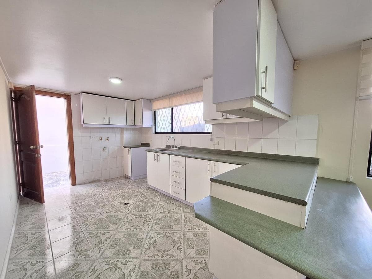 En Venta Departamento 2 Dorm., Patio y Parqueadero, La Floresta — imagen 8