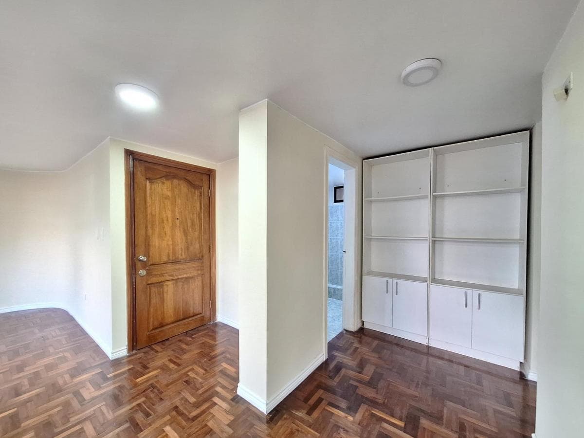 En Venta Departamento 2 Dorm., Patio y Parqueadero, La Floresta — imagen 5