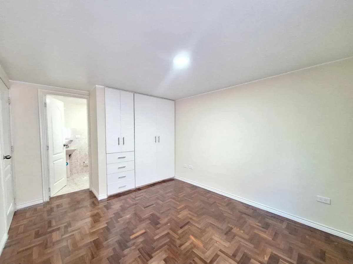 En Venta Departamento 2 Dorm., Patio y Parqueadero, La Floresta — imagen 2