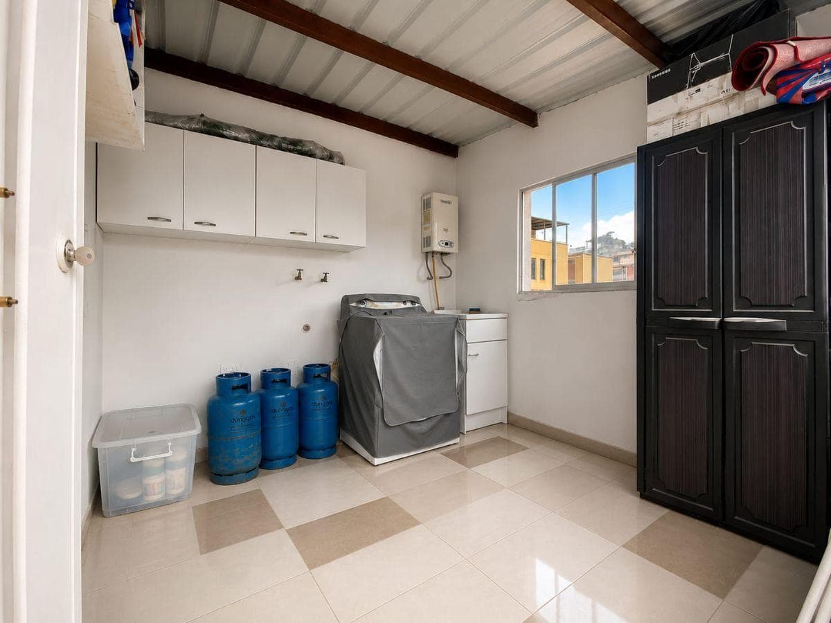 Casa en Venta Urb Mastodontes - Carcelen — imagen 2