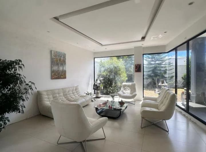 Hermosa y Amplia Casa Dentro de Urbanización — imagen 1