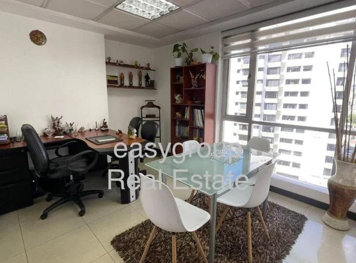 Oficina Comercial de 50 m² en Venta 6 de Diciembre y Bossano — imagen 1