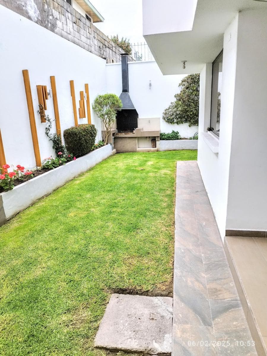 Casa de Venta 4 Dorm. Ponceano375 Quito — imagen 3