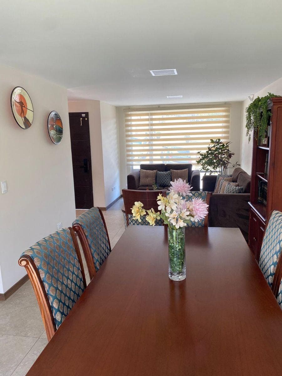 Casa en Venta con Patio Hermosa Tres Dorm. - Sector Conocoto — imagen 9