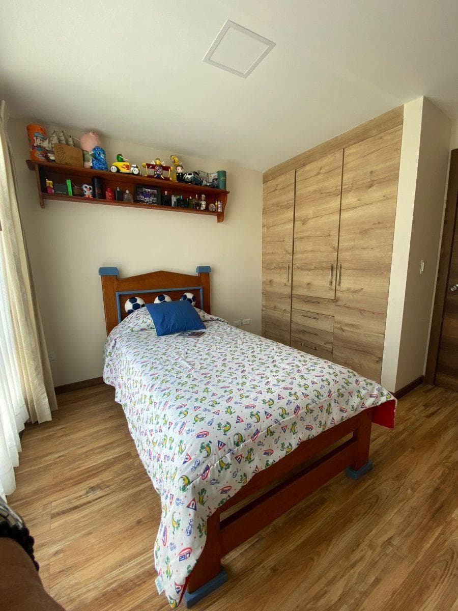 Casa en Venta con Patio Hermosa Tres Dorm. - Sector Conocoto — imagen 5