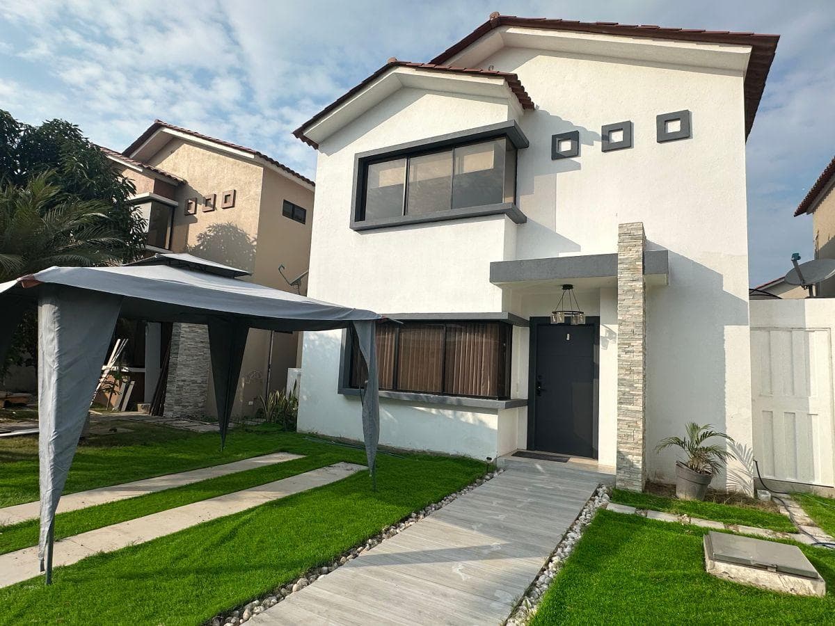 Venta de Casa en Ciudad Celeste Etapa La Península/samborondon, Guayas — imagen 1