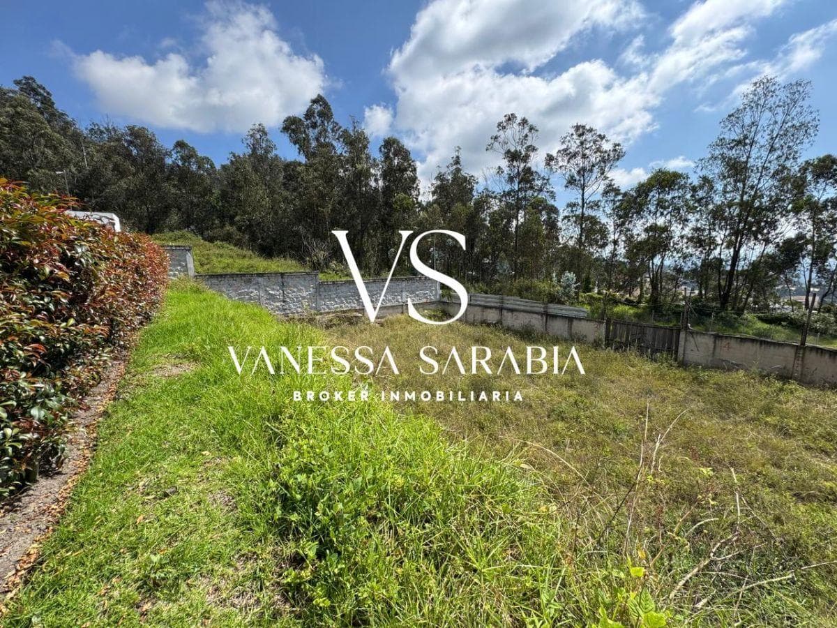 Terreno de 704 m² en Venta en Cumbayá — imagen 1