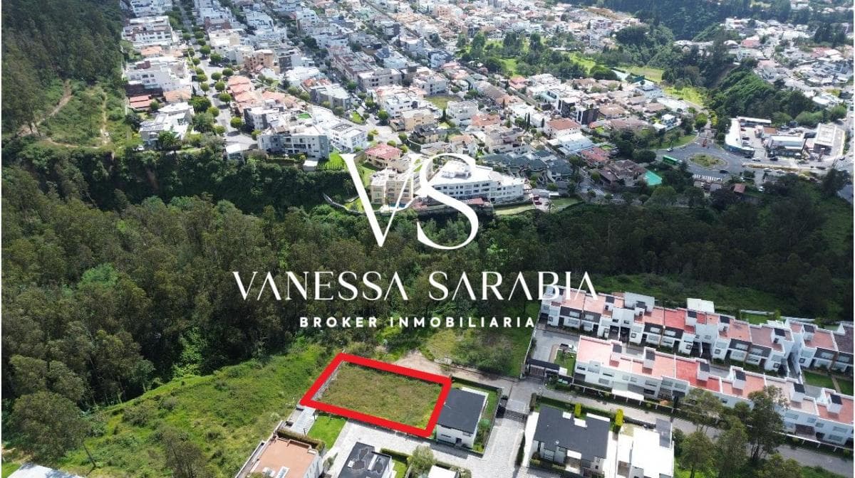 Terreno de 704 m² en Venta en Cumbayá — imagen 2