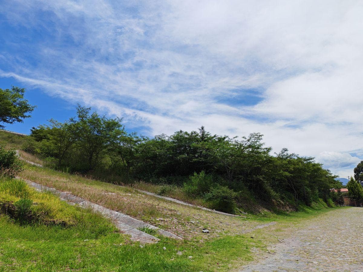 Las Peñas, Urb. Privada, Cerca Hilarcril, Lindo Lote 1363 m Hermosa Vista $185 C/m² o Permuta. Provincia de Pichincha — imagen 2