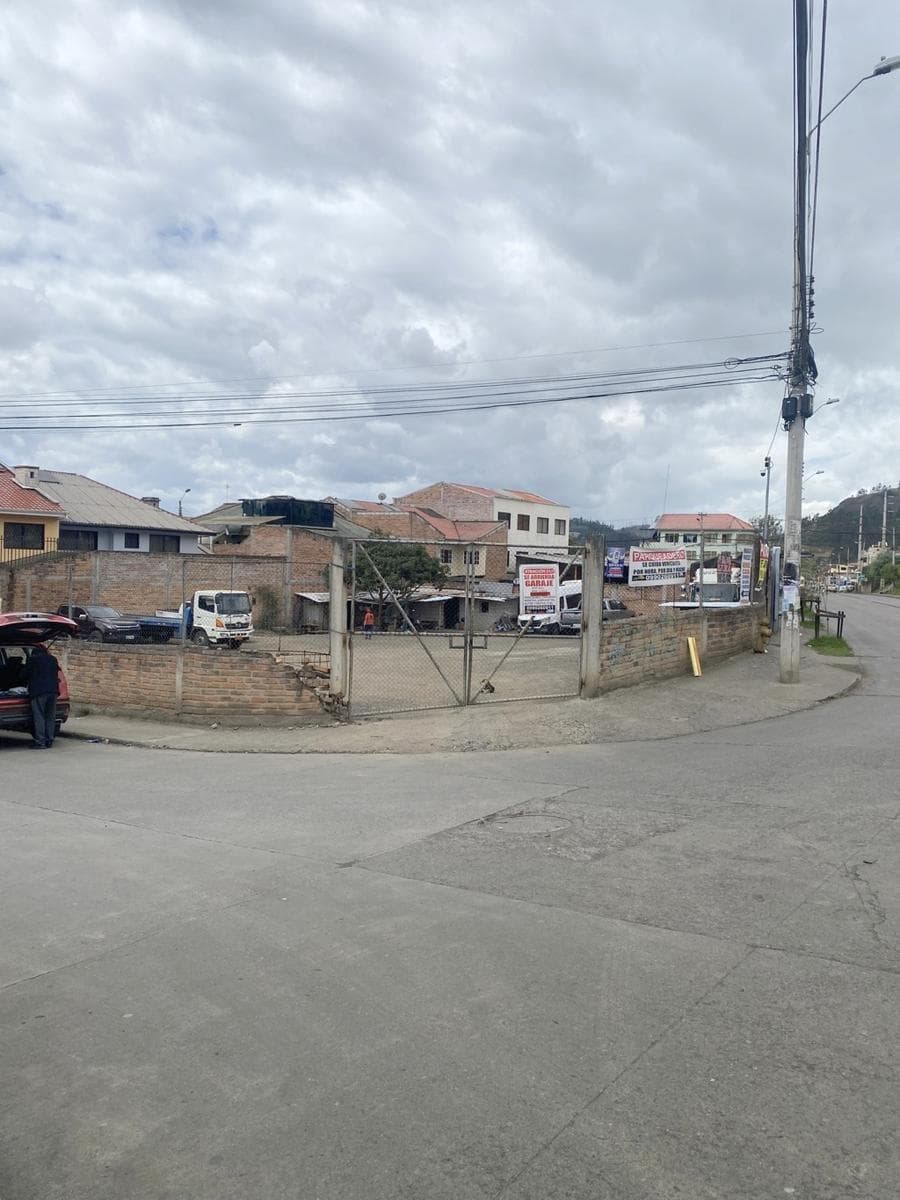 Terreno en Venta Comercial y Residencial 1.092 m² a 50 m del Colegio Borja Cuenca Ec. Azuay — imagen 1