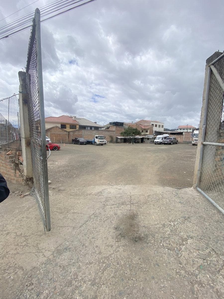 Terreno en Venta Comercial y Residencial 1.092 m² a 50 m del Colegio Borja Cuenca Ec. Azuay — imagen 9