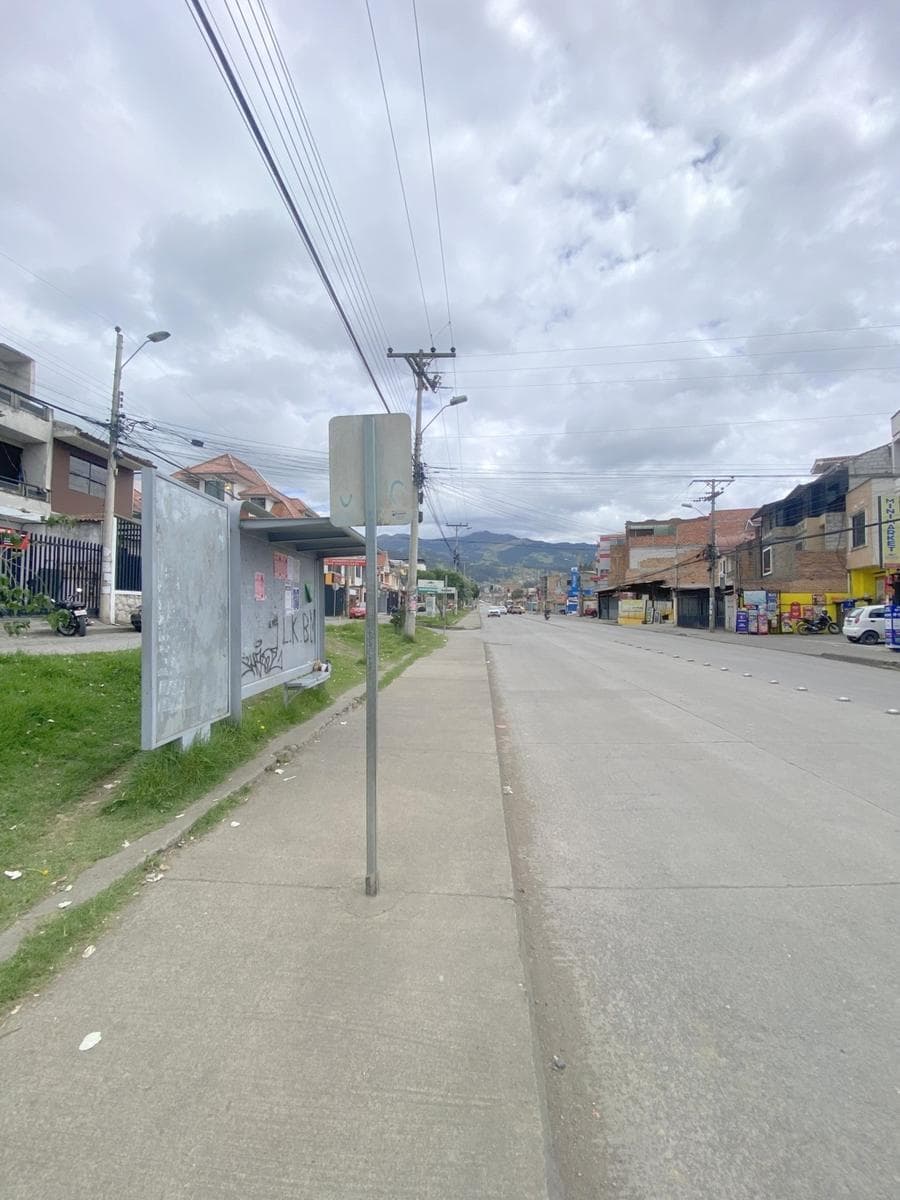 Terreno en Venta Comercial y Residencial 1.092 m² a 50 m del Colegio Borja Cuenca Ec. Azuay — imagen 8