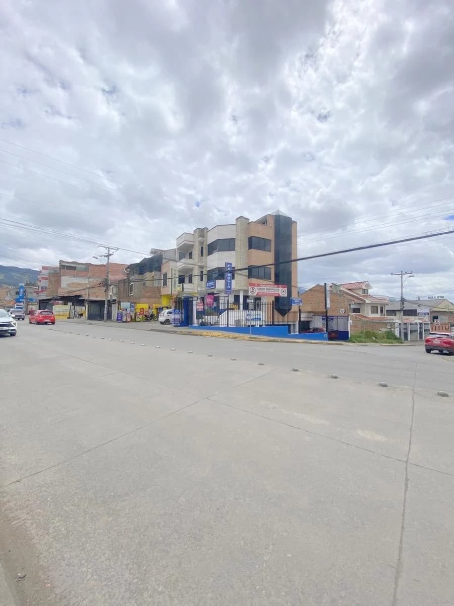 Terreno en Venta Comercial y Residencial 1.092 m² a 50 m del Colegio Borja Cuenca Ec. Azuay — imagen 7