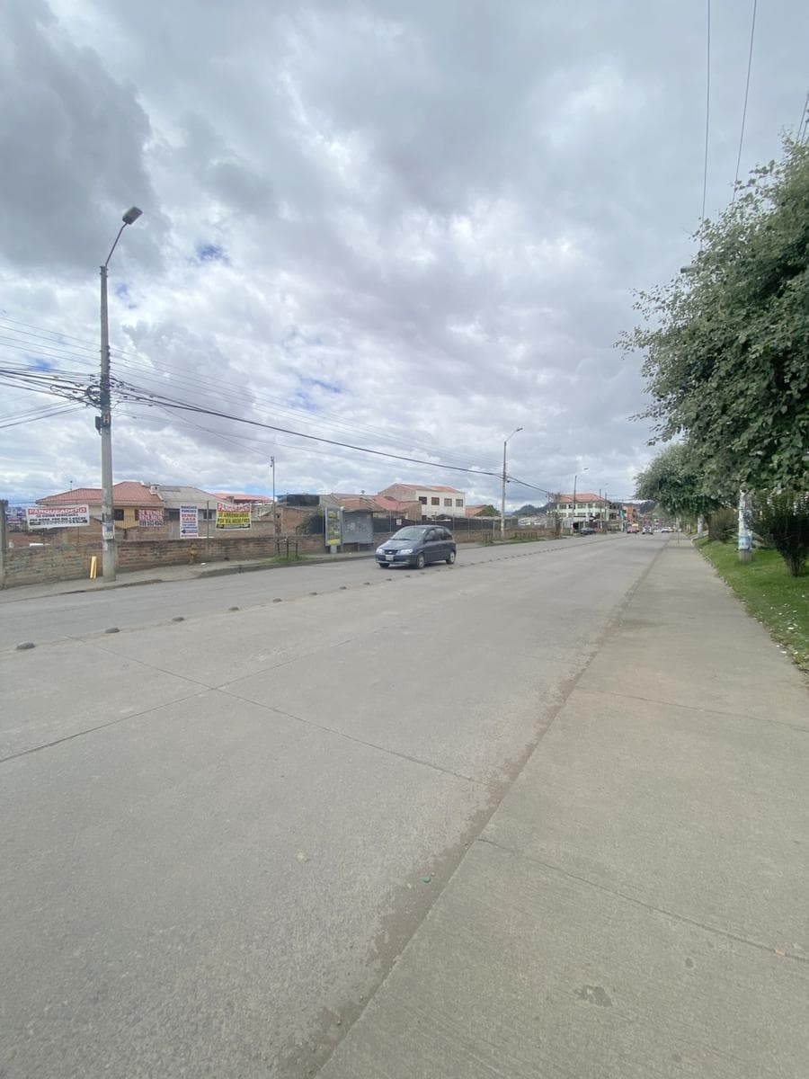 Terreno en Venta Comercial y Residencial 1.092 m² a 50 m del Colegio Borja Cuenca Ec. Azuay — imagen 5