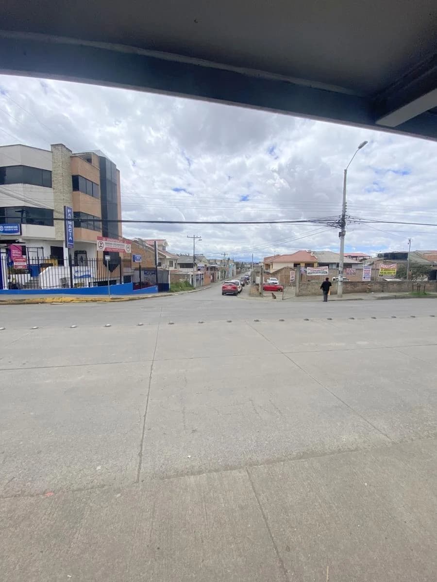 Terreno en Venta Comercial y Residencial 1.092 m² a 50 m del Colegio Borja Cuenca Ec. Azuay — imagen 4