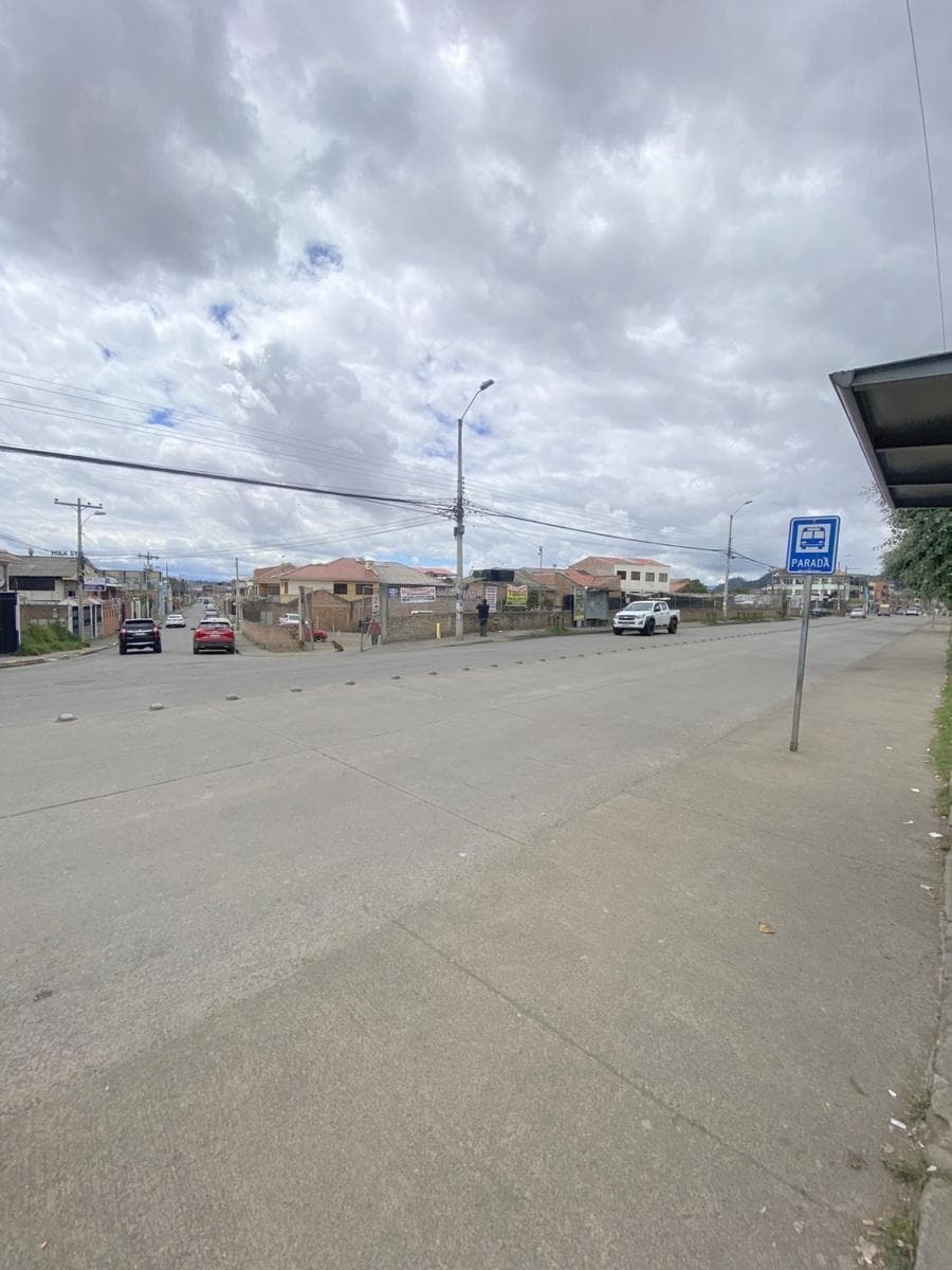 Terreno en Venta Comercial y Residencial 1.092 m² a 50 m del Colegio Borja Cuenca Ec. Azuay — imagen 3