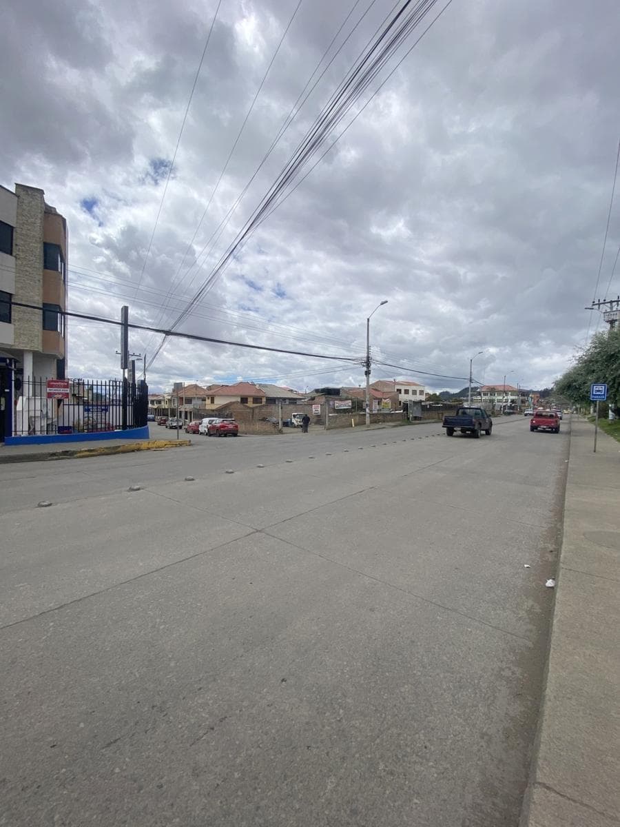 Terreno en Venta Comercial y Residencial 1.092 m² a 50 m del Colegio Borja Cuenca Ec. Azuay — imagen 2