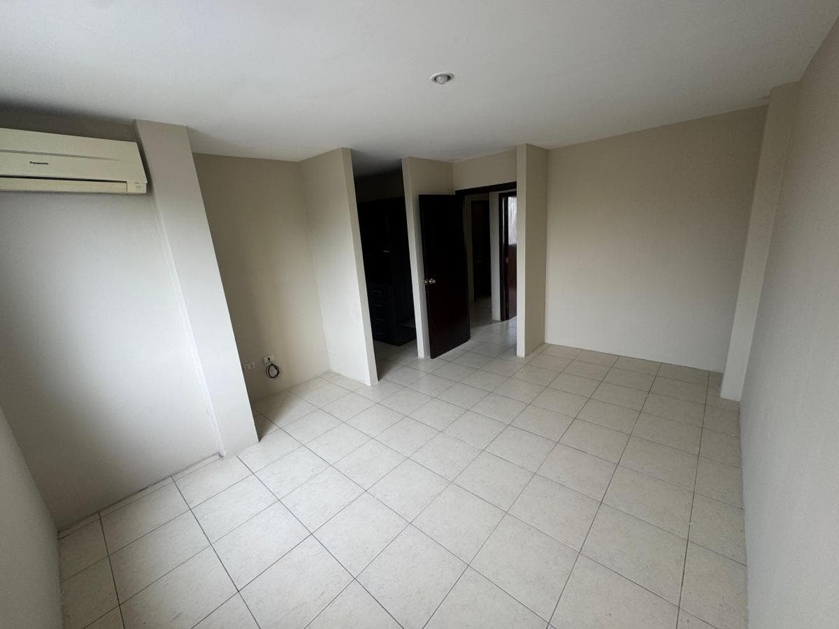 En Venta Casa de 3 Dorm. en Urb. Villa Club. Guayas — imagen 5