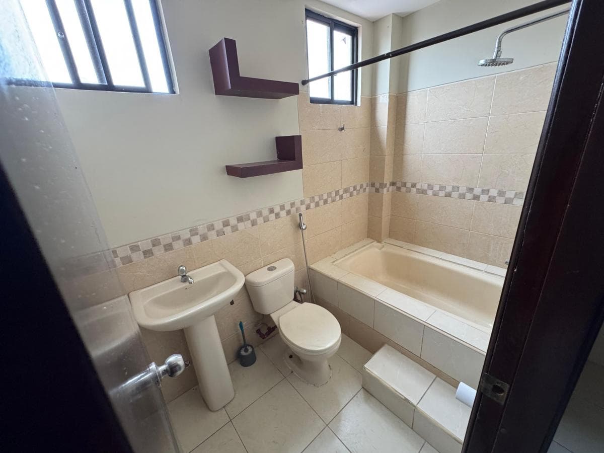 En Venta Casa de 3 Dorm. en Urb. Villa Club. Guayas — imagen 2