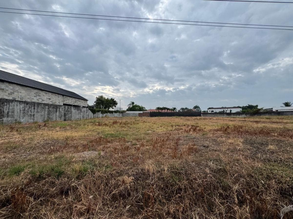 Terreno en Venta Ubicado en El Cortijo - Samborondon, Guayas — imagen 3