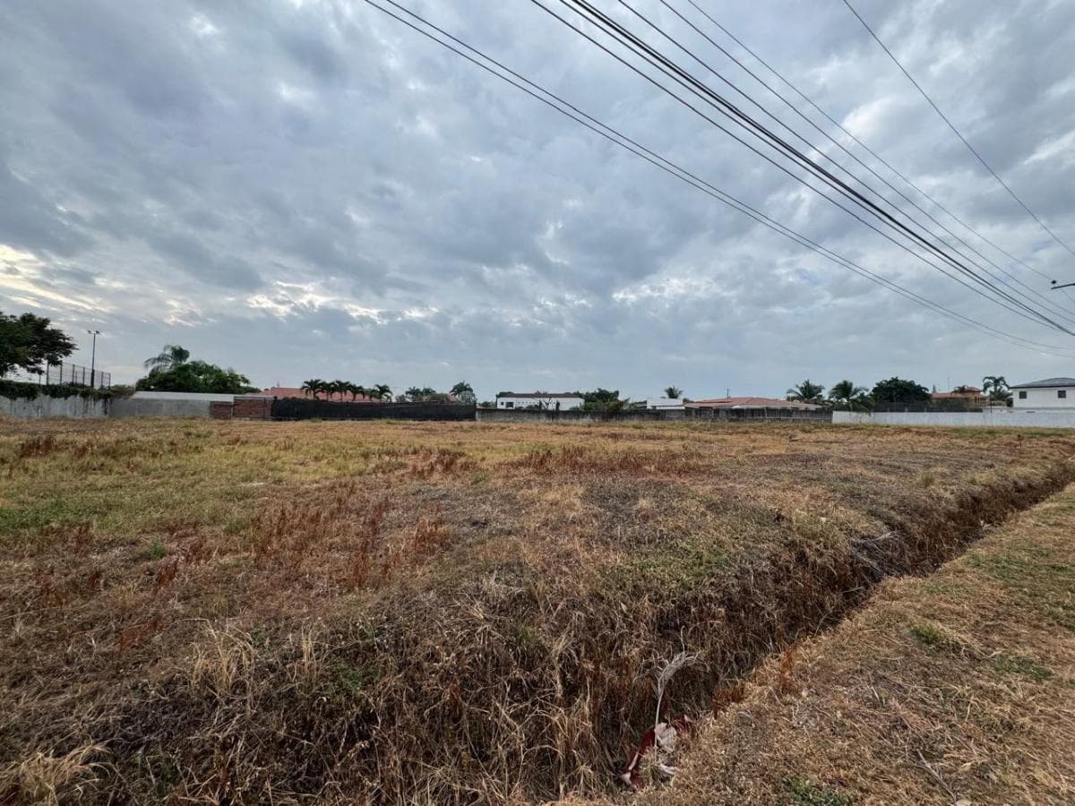 Terreno en Venta Ubicado en El Cortijo - Samborondon, Guayas — imagen 2