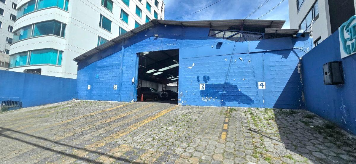 Se Vende Terreno o Galpón Sector Clínica Pasteur. Provincia de Pichincha — imagen 3
