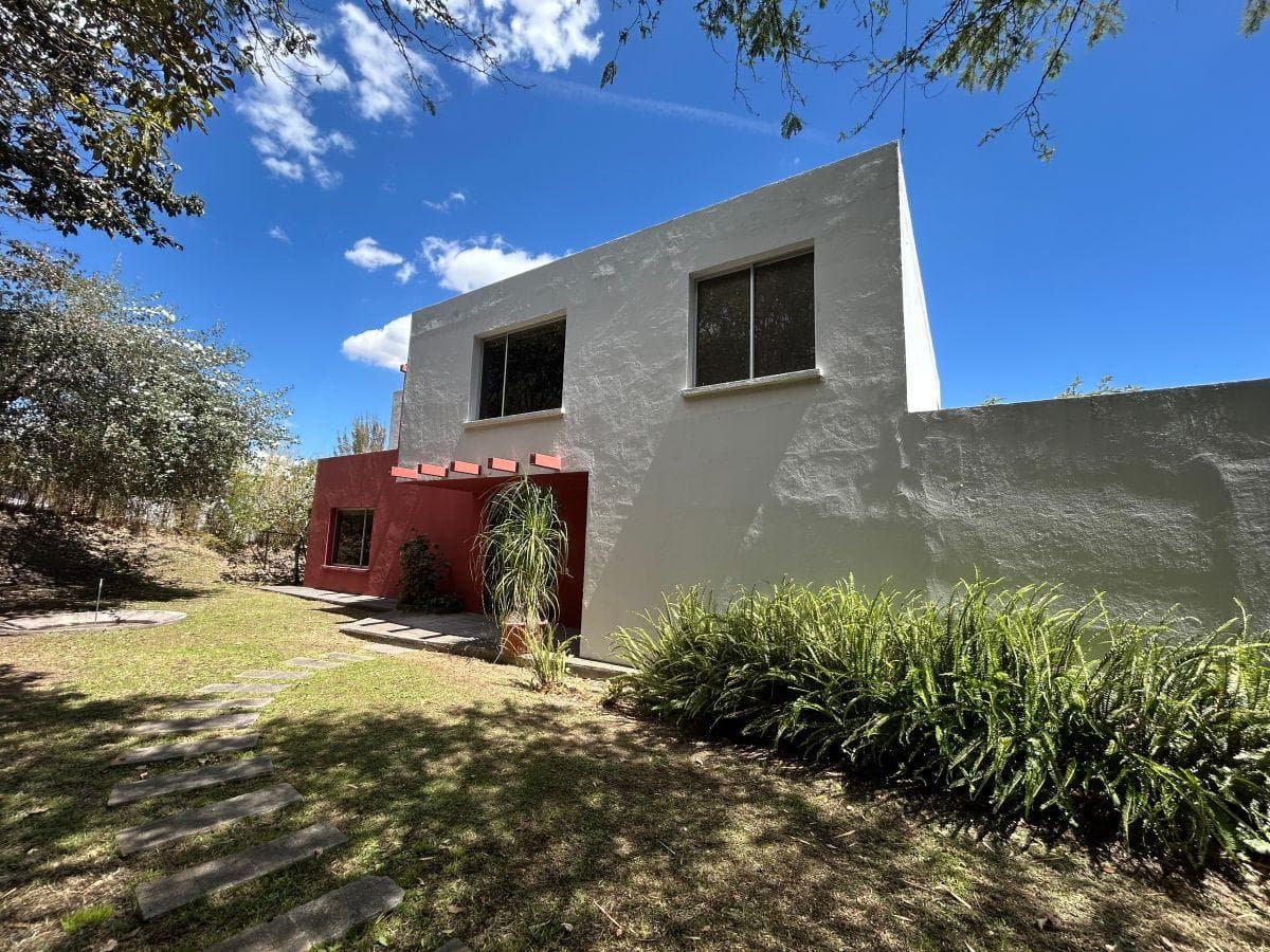 Casa con Piscina y Gran Jardin — imagen 10
