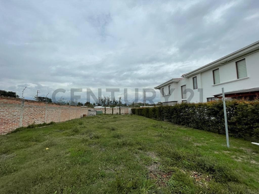 En Venta Terreno de 750 m² en Urbanización. Sector Puembo Vía Al Club Arrayanes — imagen 4